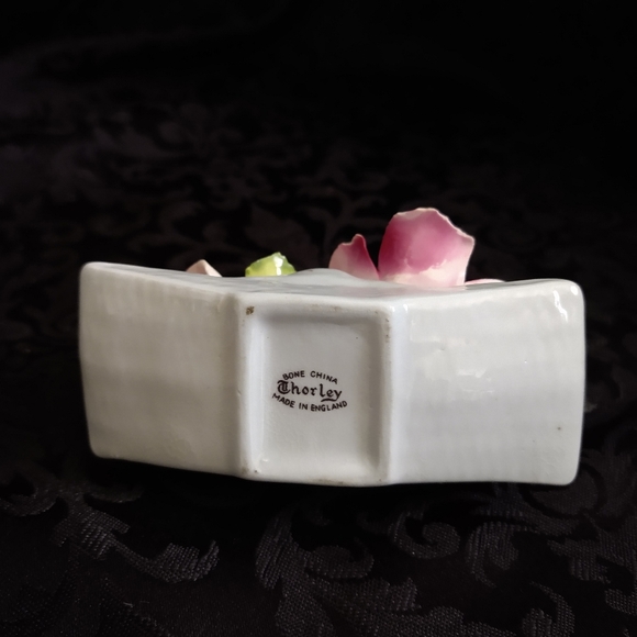 Thorley Bone China Rose Figurine- Made in England - Picture 2 of 2